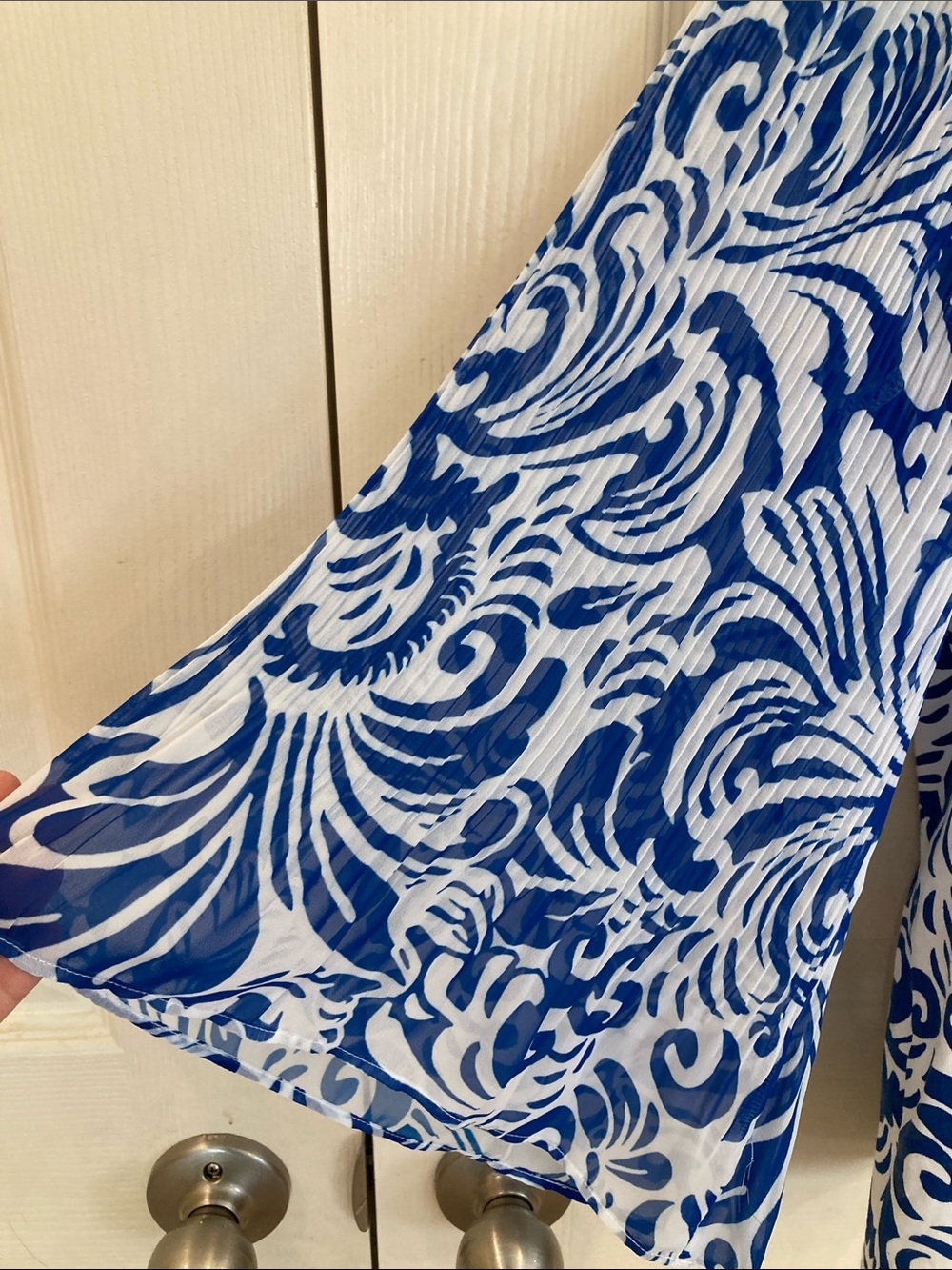 Chico’s Blue & White Swirl Print V-Neck Blouse | Women’s Abstract Print Top | Ca - Picture 4 of 8